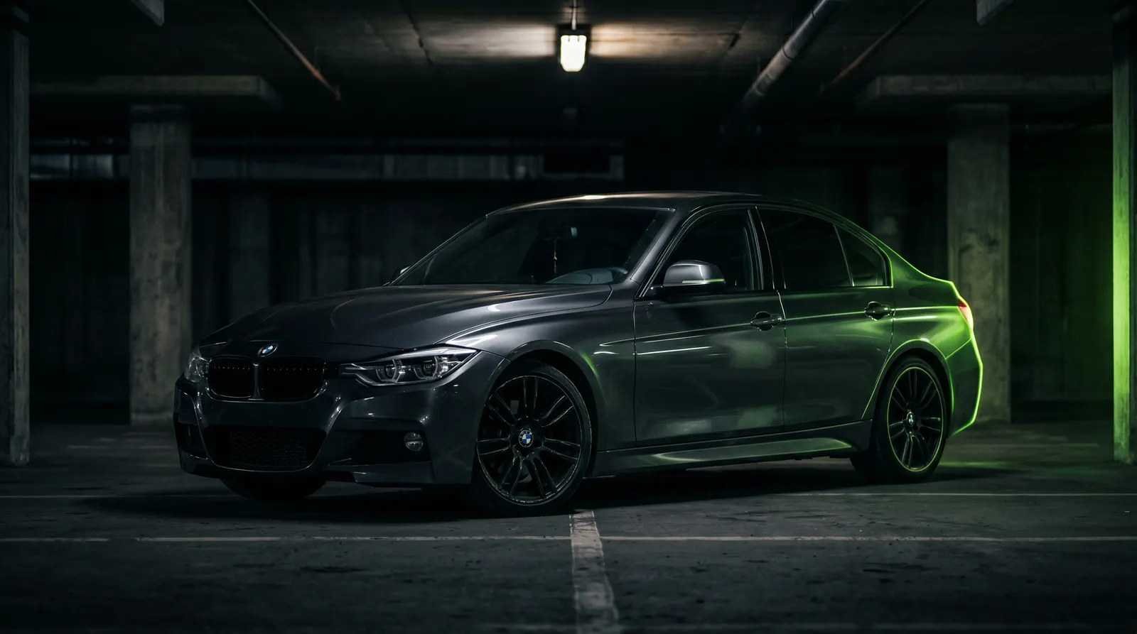 Promowane ogłoszenie — BMW 320i F30 w garażu